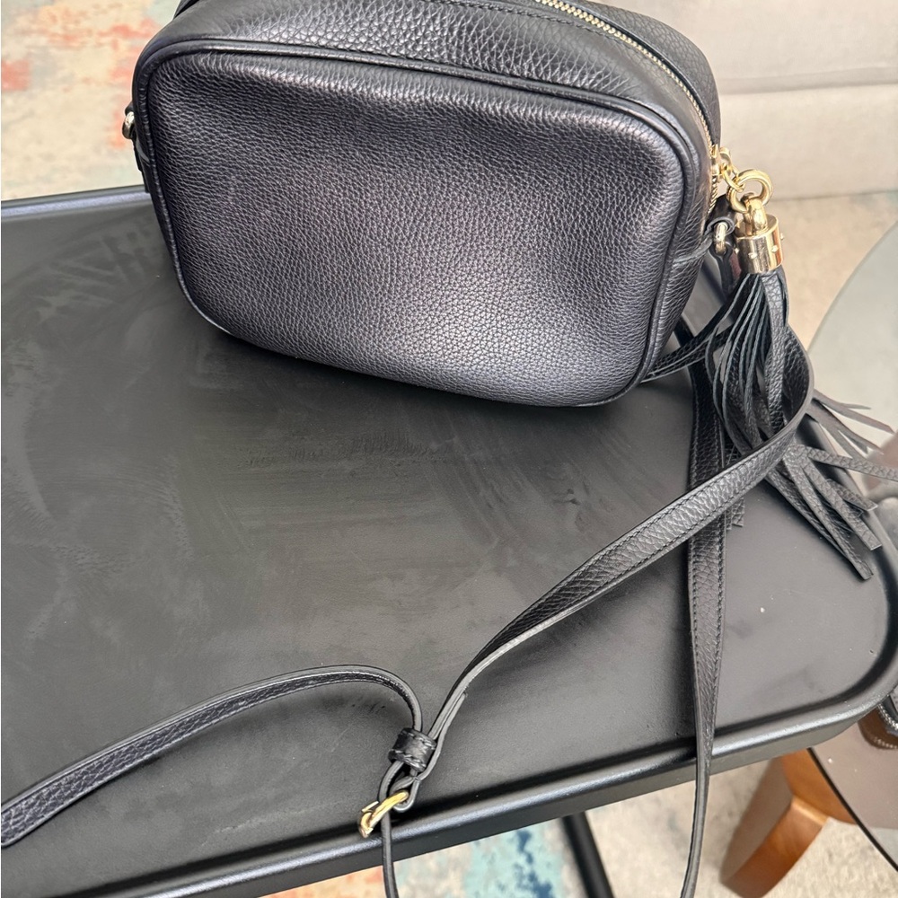 Gucci Black Pebbled Leather Crossbody Camera Bag with Embossed GG - Picture 2 of 7